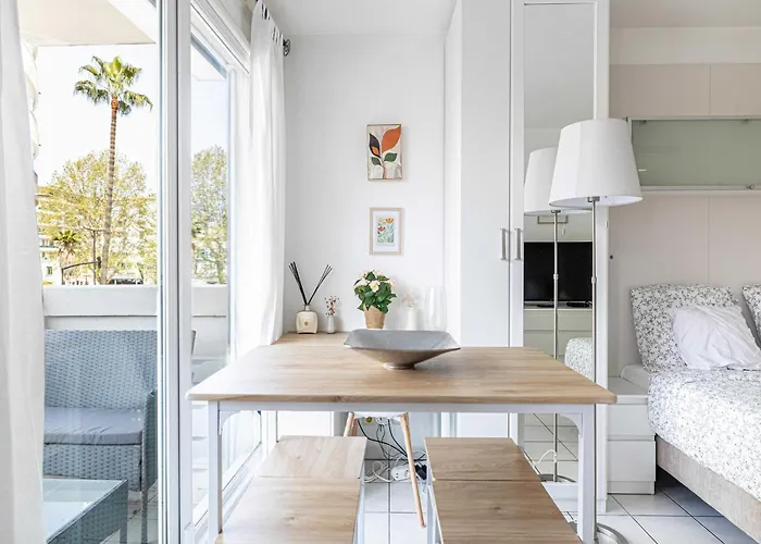 Διαμέρισμα With Balcony & Pool -heart Of Νίκαια