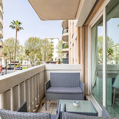 With Balcony & Pool -heart Of Appartement