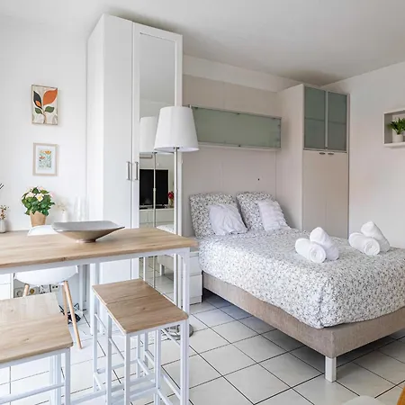Appartement With Balcony & Pool -heart Of Nice