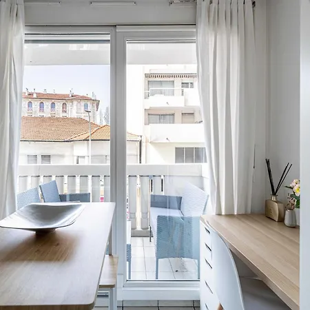 With Balcony & Pool -heart Of Apartamento *
